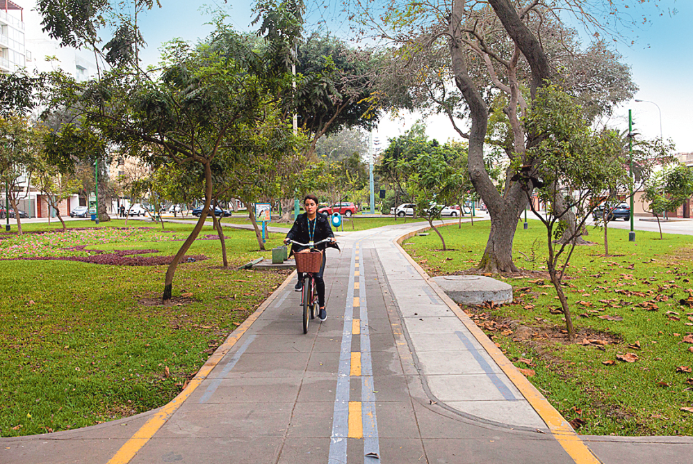 Integracion de Naturaleza en la ciudad- San Borja, Lima. Fotografía: Urbania.pe